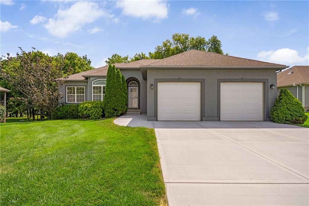 15613 White Drive, Belton, MO 64012