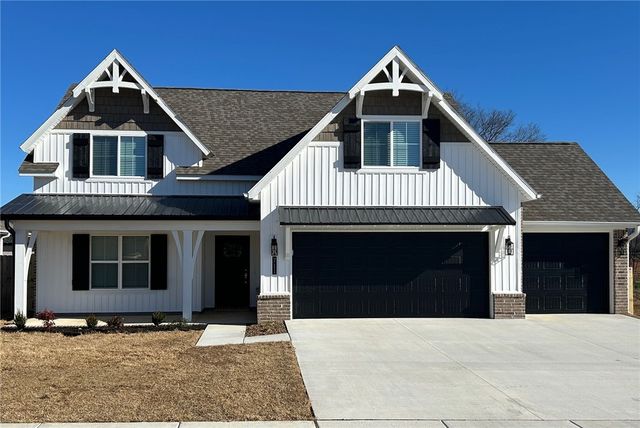 711 S Baggett Street, Prairie Grove, AR 72753