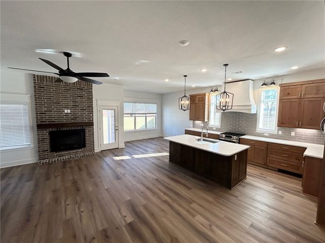 711 S Baggett Street, Prairie Grove, AR 72753