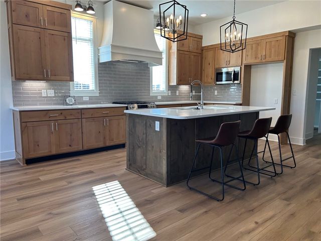 711 S Baggett Street, Prairie Grove, AR 72753