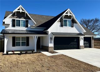 711 S Baggett Street, Prairie Grove, AR 72753