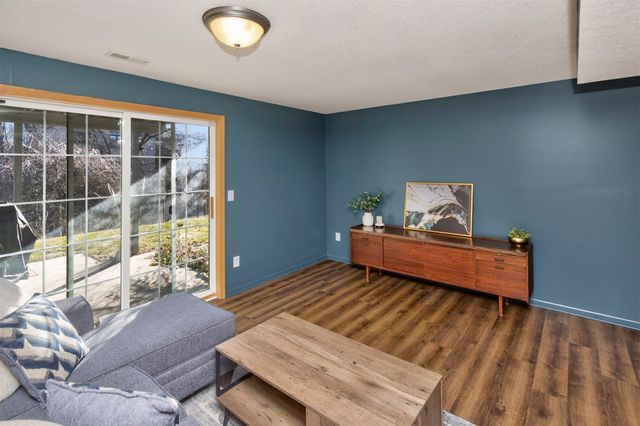 3625 Brook Run Drive, Des Moines, IA 50317