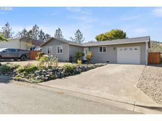 490 CHAR St, Roseburg, OR 97471