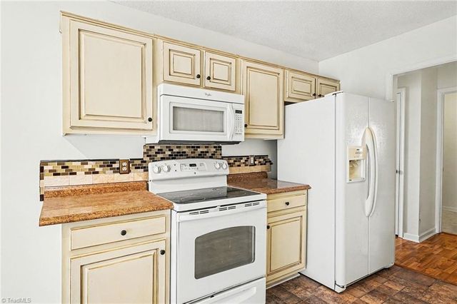 1609 Hargrove Drive, Mcleansville, NC 27301