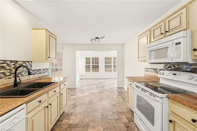 1609 Hargrove Drive, Mcleansville, NC 27301