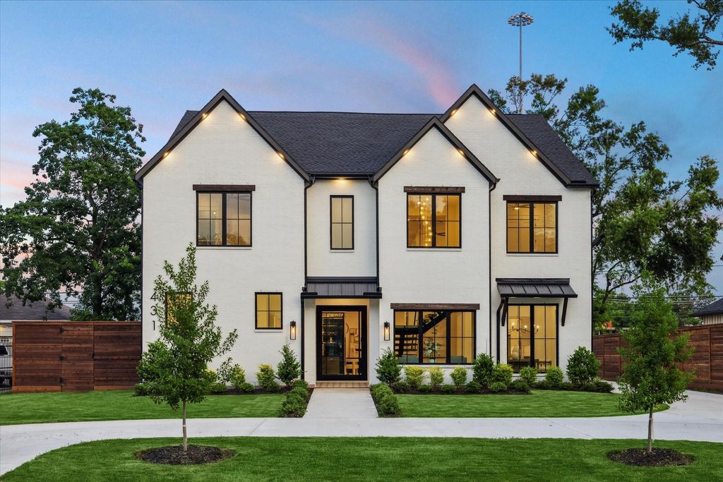 431 W 30th Street, Houston, TX 77018