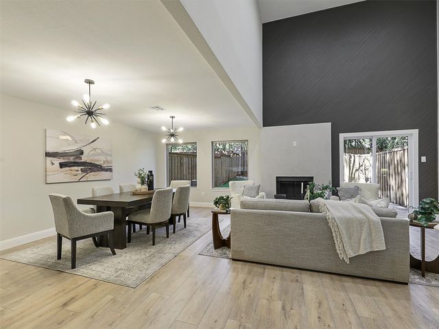 6704 E Northwest Highway, Dallas, TX 75231