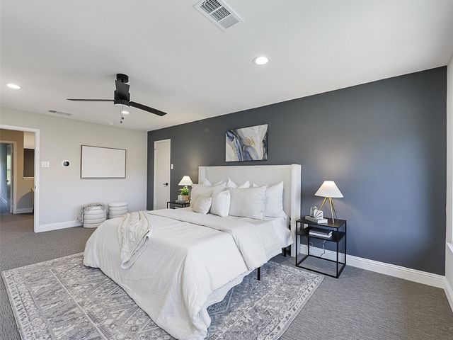 6704 E Northwest Highway, Dallas, TX 75231