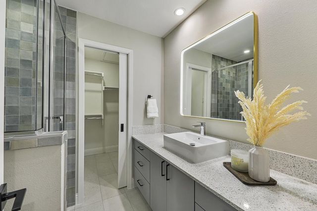 6704 E Northwest Highway, Dallas, TX 75231