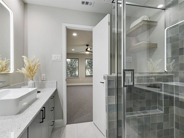 6704 E Northwest Highway, Dallas, TX 75231