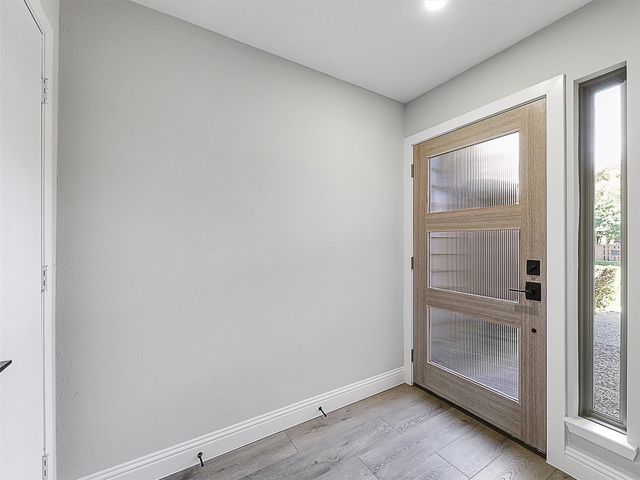 6704 E Northwest Highway, Dallas, TX 75231