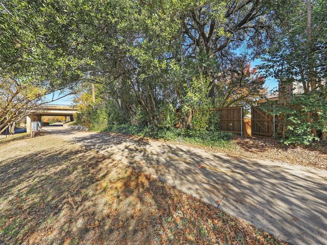 6704 E Northwest Highway, Dallas, TX 75231