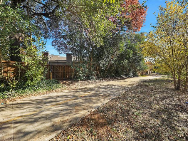 6704 E Northwest Highway, Dallas, TX 75231