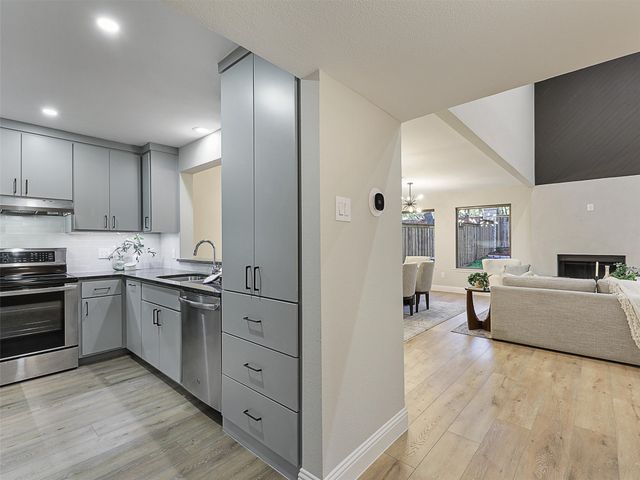 6704 E Northwest Highway, Dallas, TX 75231