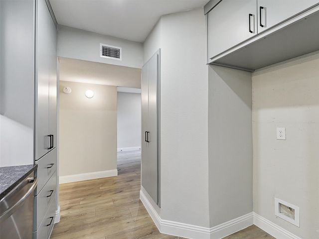 6704 E Northwest Highway, Dallas, TX 75231