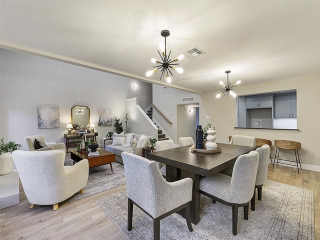 6704 E Northwest Highway, Dallas, TX 75231