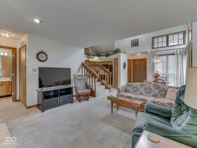 602 Cielo Vista Drive 602, Greenwood, IN 46143