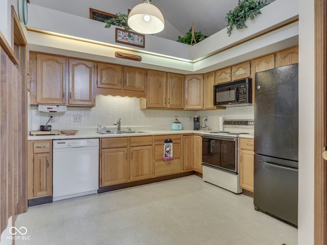 602 Cielo Vista Drive 602, Greenwood, IN 46143