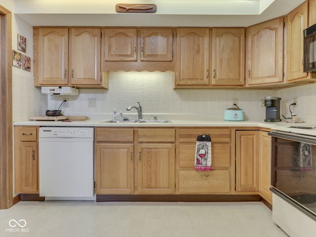 602 Cielo Vista Drive 602, Greenwood, IN 46143