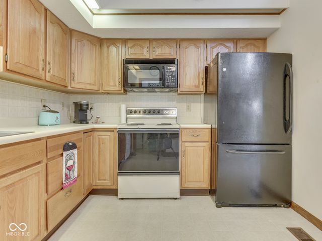 602 Cielo Vista Drive 602, Greenwood, IN 46143
