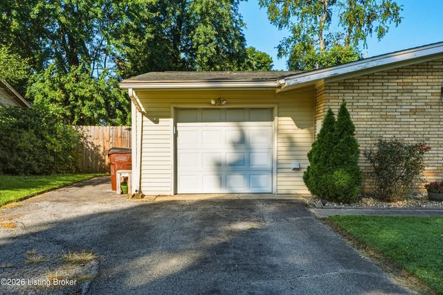 1822 Wickham Way, Louisville, KY 40223