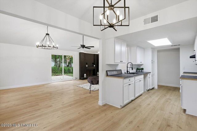 609 Briarcliff Circle, Jackson, MS 39212