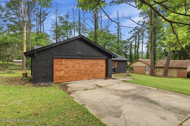 609 Briarcliff Circle, Jackson, MS 39212