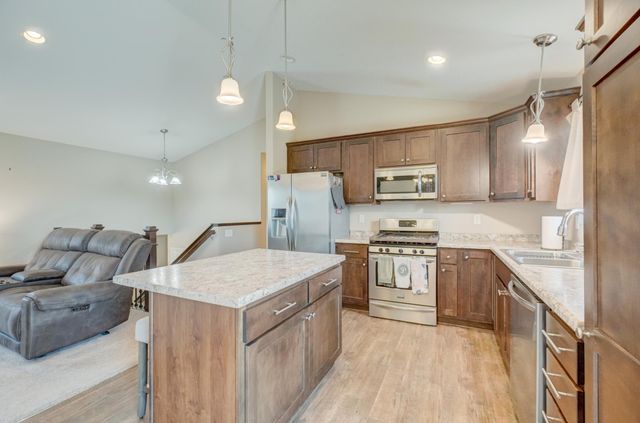 1004 Wyoming Street, Roberts, WI 54023