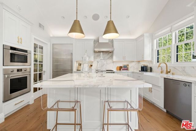1960 Coldwater Canyon Drive, Beverly Hills, CA 90210