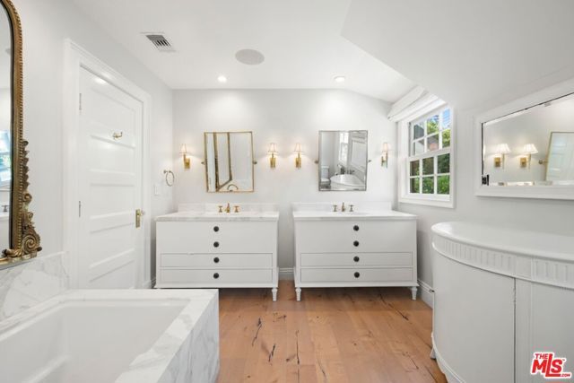 1960 Coldwater Canyon Drive, Beverly Hills, CA 90210
