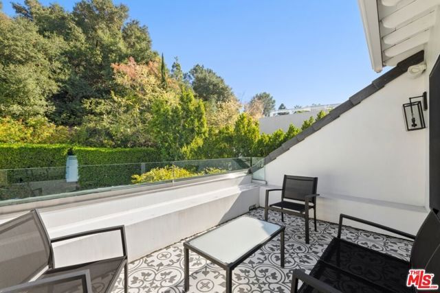 1960 Coldwater Canyon Drive, Beverly Hills, CA 90210