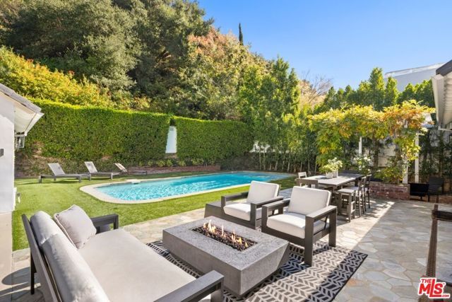 1960 Coldwater Canyon Drive, Beverly Hills, CA 90210