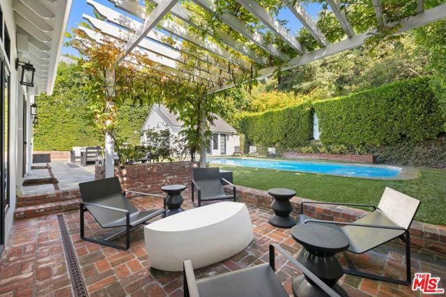 1960 Coldwater Canyon Drive, Beverly Hills, CA 90210