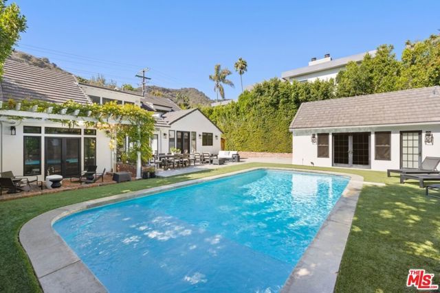 1960 Coldwater Canyon Drive, Beverly Hills, CA 90210