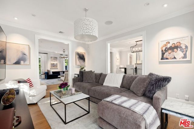 1960 Coldwater Canyon Drive, Beverly Hills, CA 90210