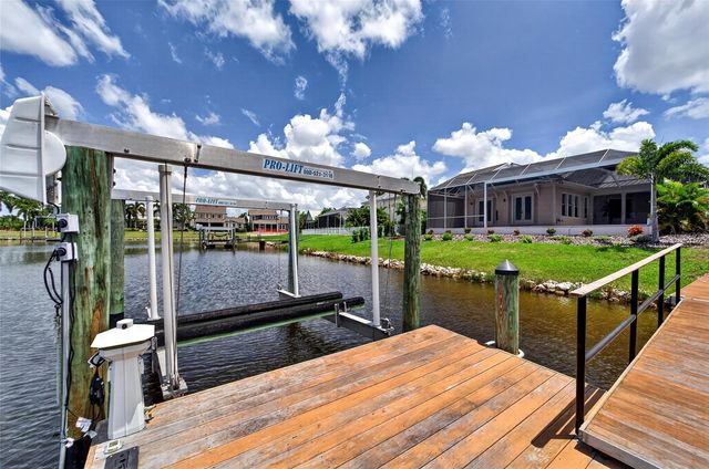 429 MANNS HARBOR DRIVE, Apollo Beach, FL 33572