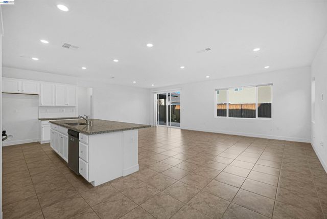 5323 Potter Valley Ln, Antioch, CA 94531