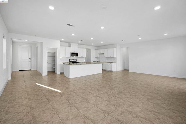 5323 Potter Valley Ln, Antioch, CA 94531