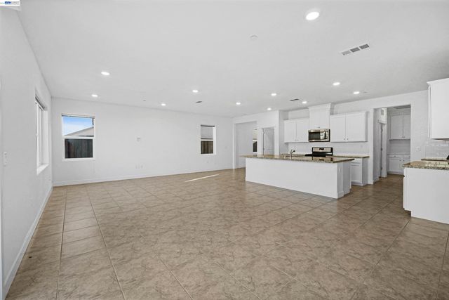 5323 Potter Valley Ln, Antioch, CA 94531