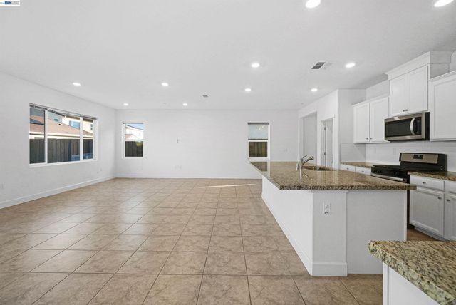 5323 Potter Valley Ln, Antioch, CA 94531