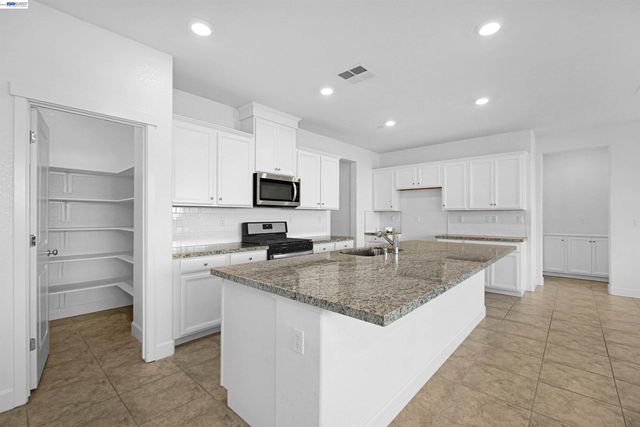 5323 Potter Valley Ln, Antioch, CA 94531