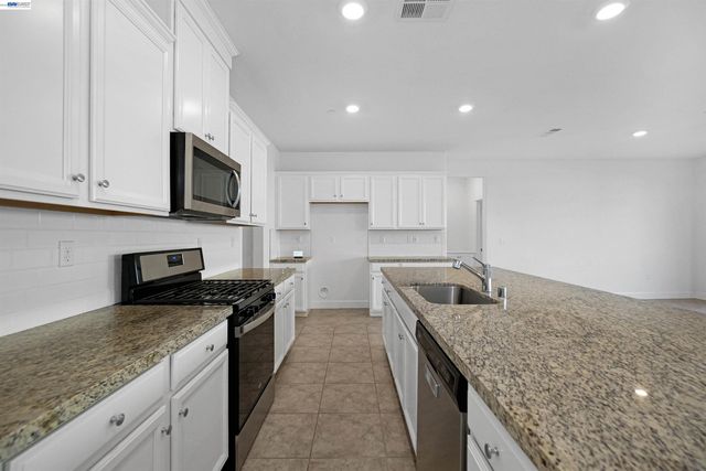 5323 Potter Valley Ln, Antioch, CA 94531