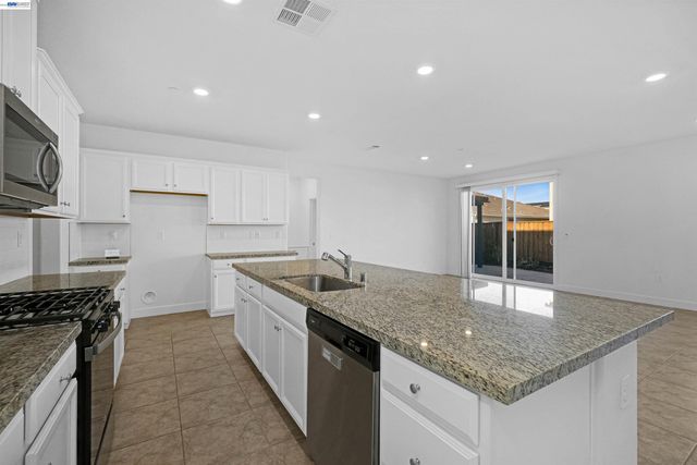 5323 Potter Valley Ln, Antioch, CA 94531