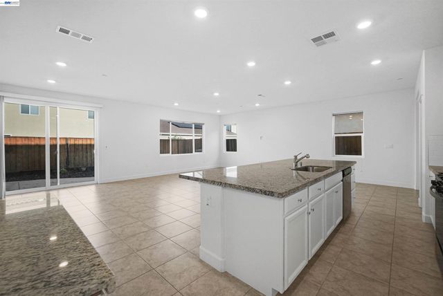 5323 Potter Valley Ln, Antioch, CA 94531