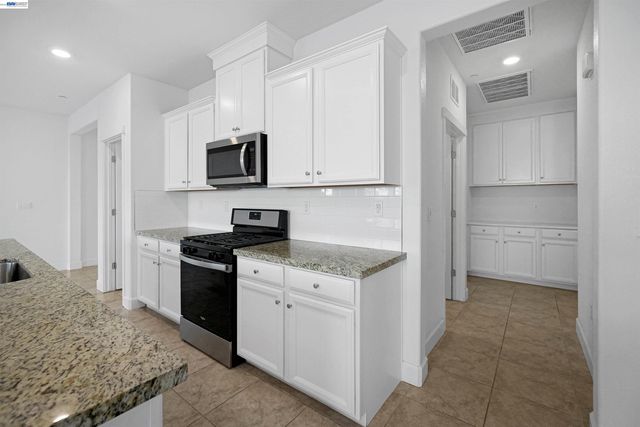 5323 Potter Valley Ln, Antioch, CA 94531