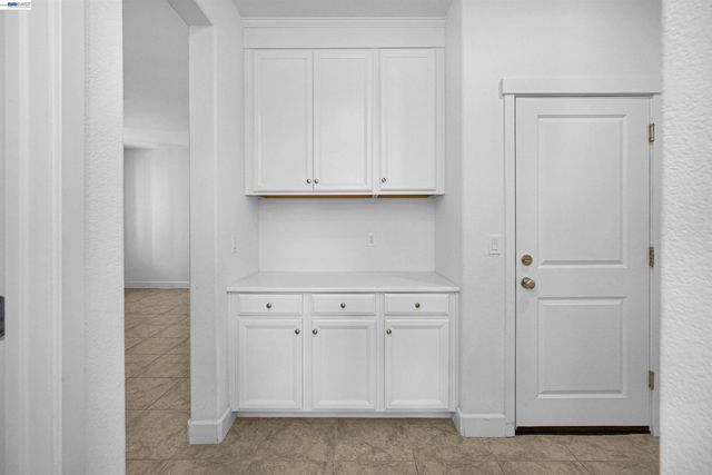 5323 Potter Valley Ln, Antioch, CA 94531