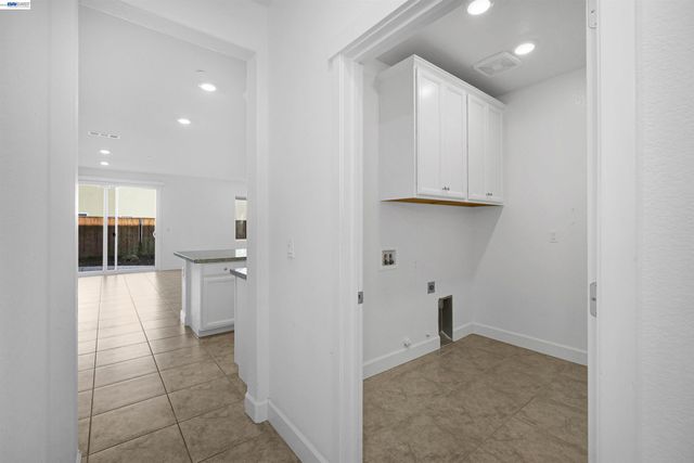 5323 Potter Valley Ln, Antioch, CA 94531