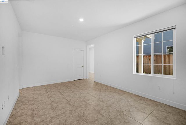 5323 Potter Valley Ln, Antioch, CA 94531