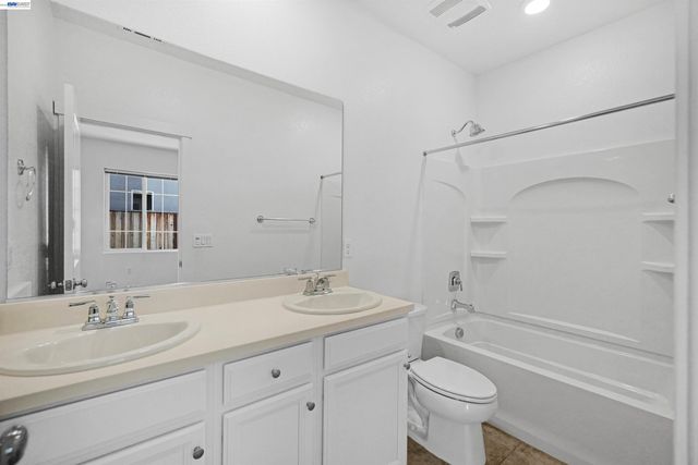 5323 Potter Valley Ln, Antioch, CA 94531