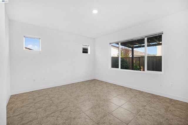 5323 Potter Valley Ln, Antioch, CA 94531